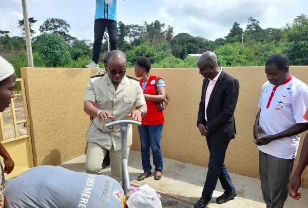 Dimbokro/ Don de la Croix-Rouge : L&rsquo;Epp Niamassou b&eacute;n&eacute;ficie d&rsquo;une pompe hydraulique