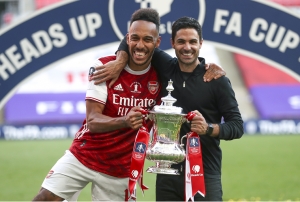 14e Coupe d&rsquo;Angleterre: Pierre-Emerick Aubameyang offre la coupe  &agrave; Arsenal