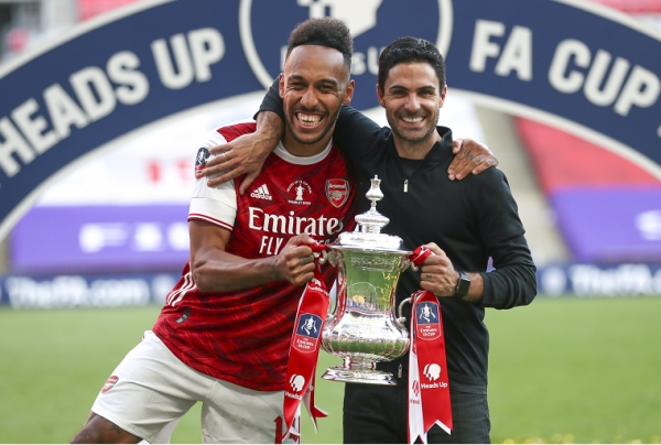14e Coupe d&rsquo;Angleterre: Pierre-Emerick Aubameyang offre la coupe  &agrave; Arsenal